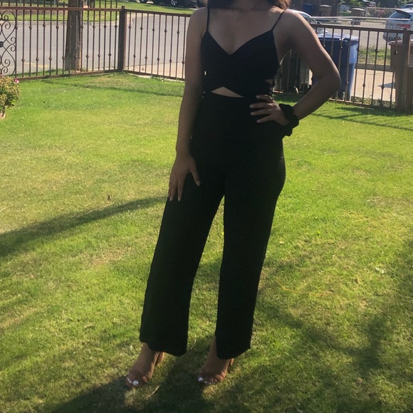 Black romper - Picture 2 of 2